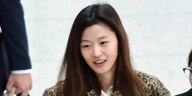 杨紫属于什么脸型，杨紫的五官分析