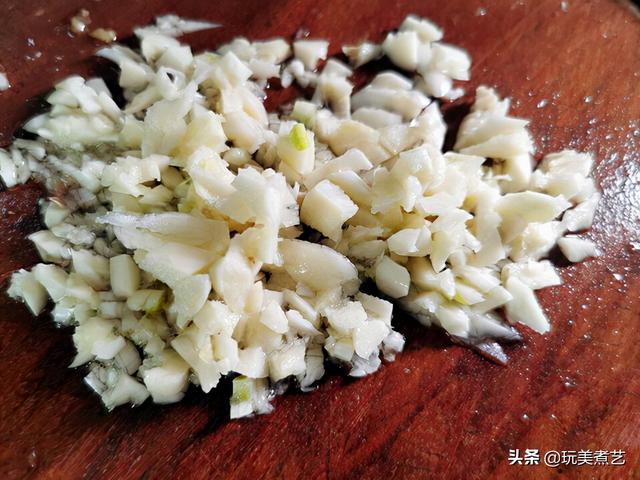 菠萝排骨家常做法广东，港式菠萝排骨的做法
