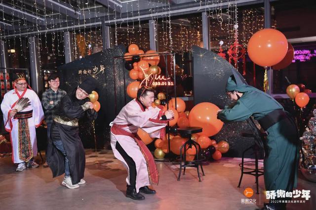 果酱c位出道，年，让我们像喝甜品一样吃蛋糕