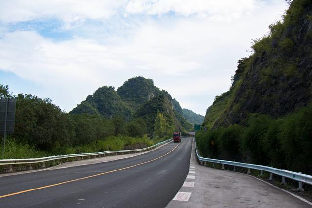 贵州最美的公路介绍，壮美的贵州遵义大发渠特大桥