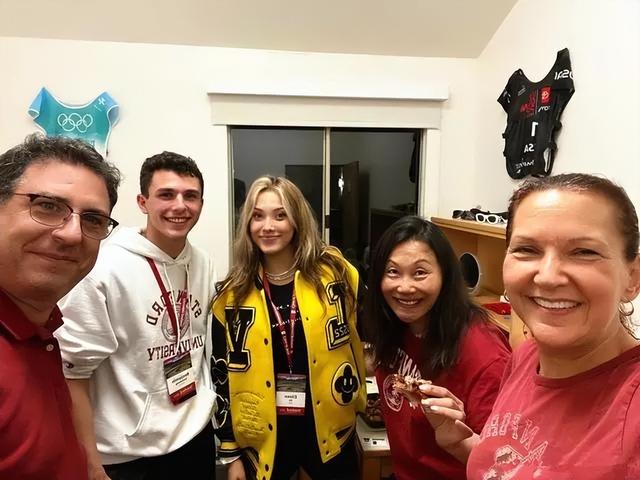 谷爱凌综艺首秀，谷爱凌参加开学典礼