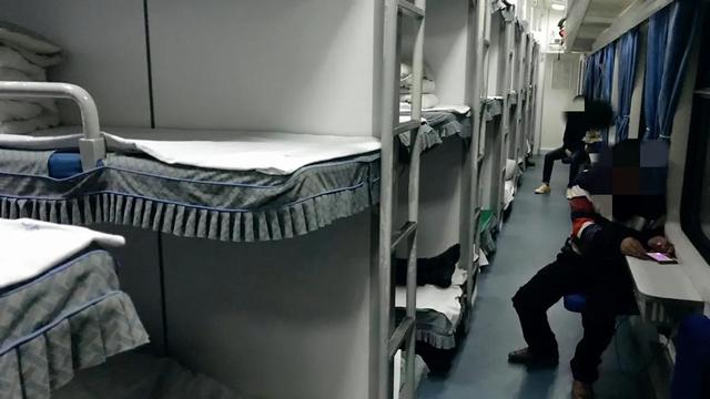 卧铺上中下哪个好，火车上最好的卧铺（中国火车卧铺的4大等级）