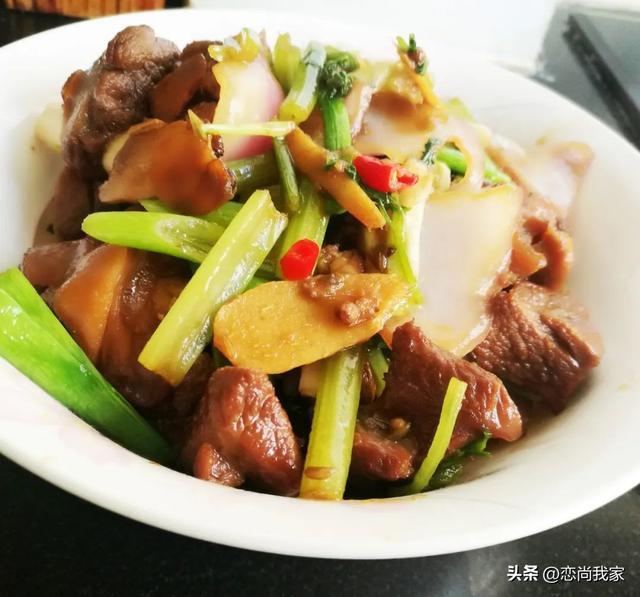 羊肉配什么菜好吃，这个季节吃羊肉配什么菜好吃（羊肉片别总是涮着吃）