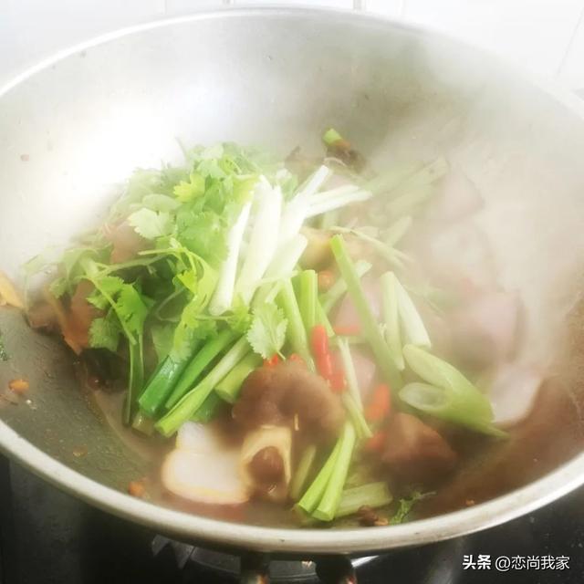羊肉配什么菜好吃，这个季节吃羊肉配什么菜好吃（羊肉片别总是涮着吃）