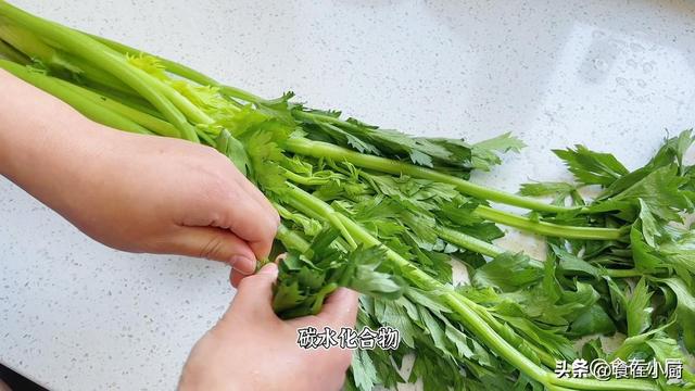 芹菜怎么炒好吃，芹菜怎么炒又脆又入味（饭店炒的芹菜为啥那么好吃）