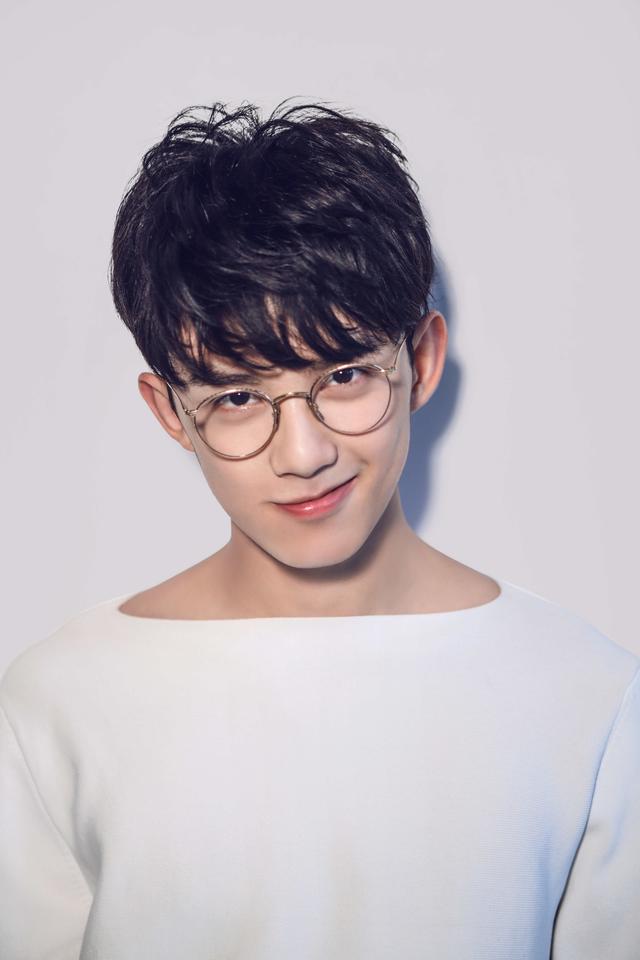 易烊千玺演技前辈评价，为什么说易烊千玺的演技好