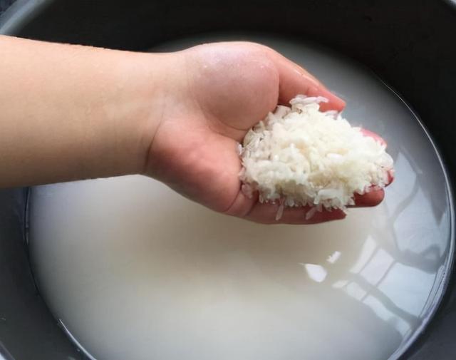 腊肉发霉了怎么处理，发霉腊肉怎么洗又快又干净（长满霉菌的腊肉还能吃吗）