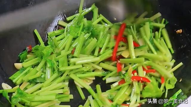 芹菜肉丝香干做法大全，饭店的芹菜香干肉丝做法