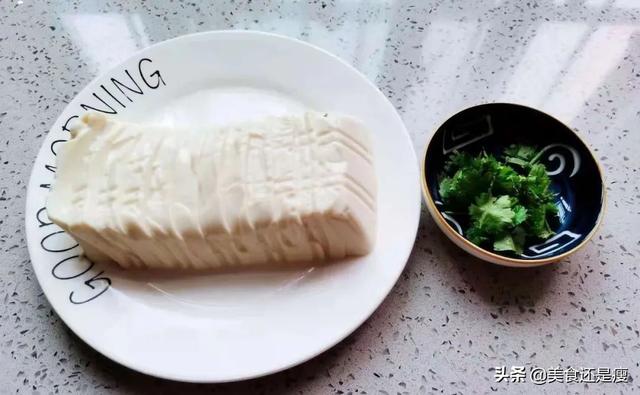 皮蛋豆腐怎么做最好吃，皮蛋豆腐怎么做既好看又好吃