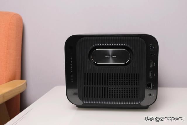 知麻投影z1mini，或许是最适合小青年的千元智能投影仪