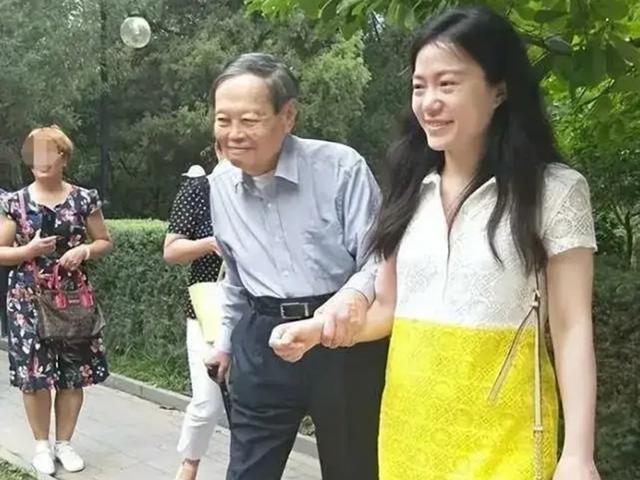 91岁杨振宁妻子是谁，杨振宁第一任妻子翁帆的个人资料