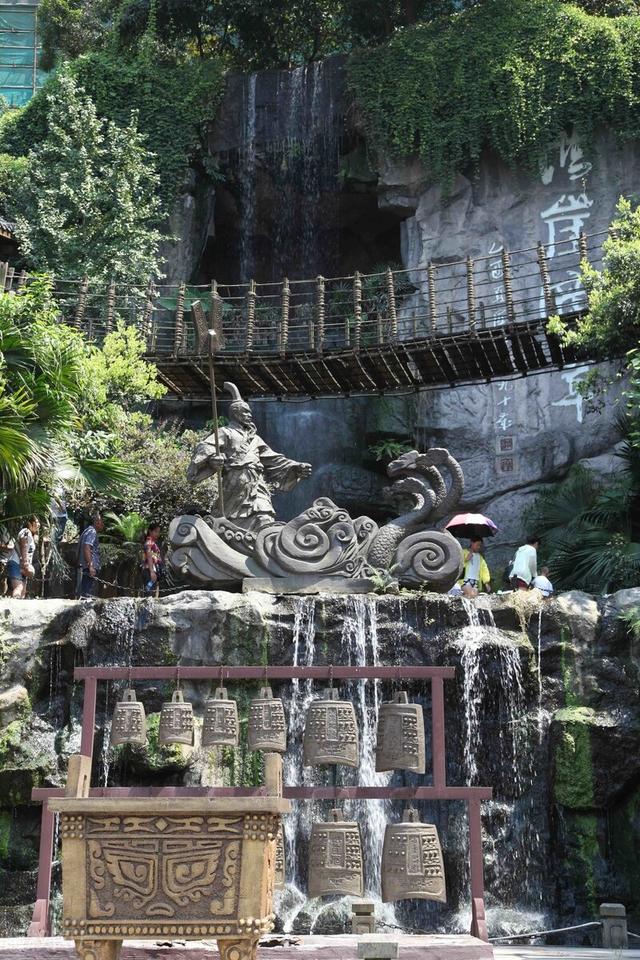 洪崖洞的历史由来，洪崖洞成为网红景点的原因