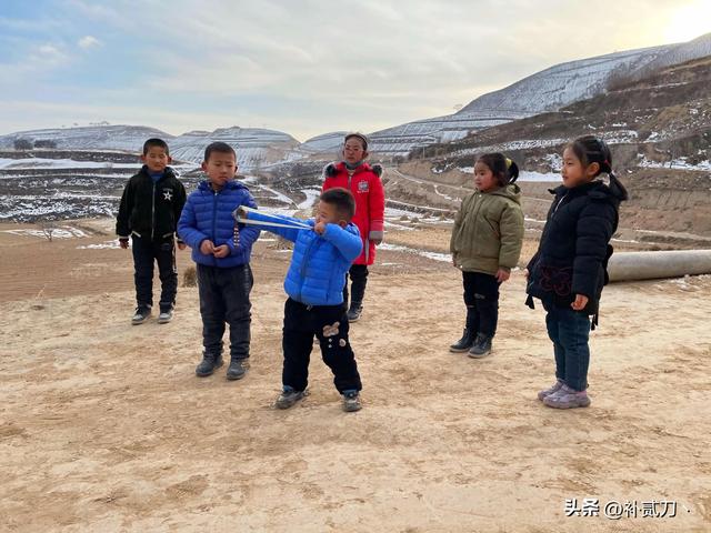 简单又实用的玩具自己做的，这些自己动手做的玩具你都玩过几种