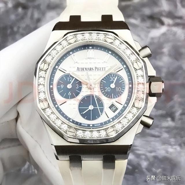 王朔与王子文私下关系，与贾乃亮传绯闻多年、未婚生子