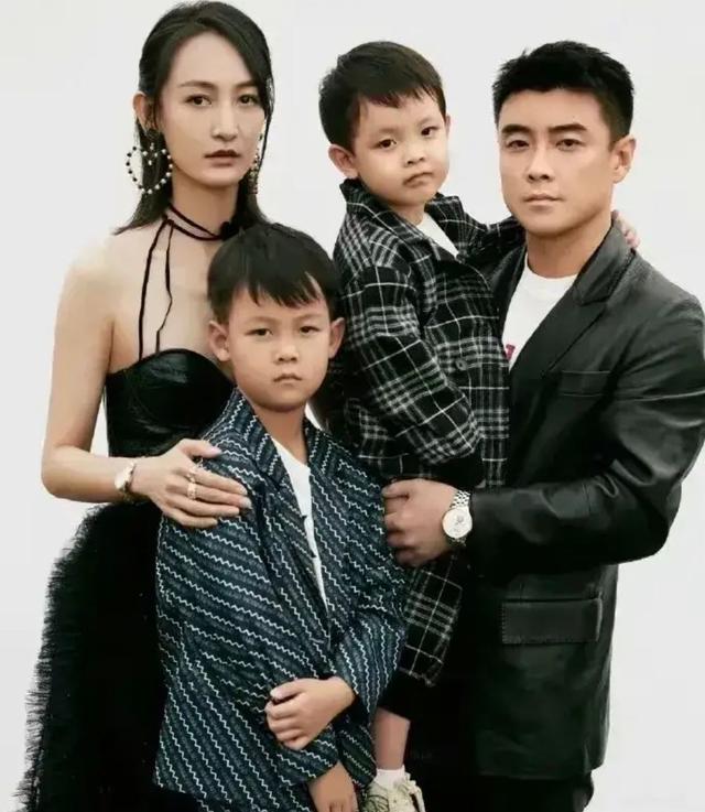 王皓一家四口同框，王皓现在和他妻子怎么样了