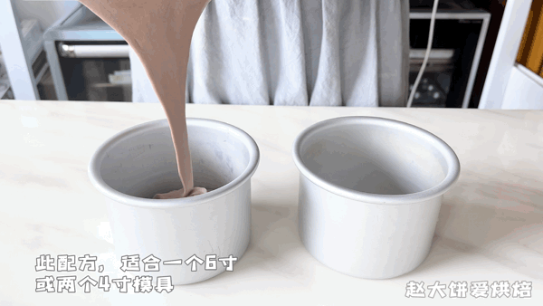 制作最简单的蛋糕爆浆蛋糕，杯子蛋糕里加点料就成了爆浆蛋糕