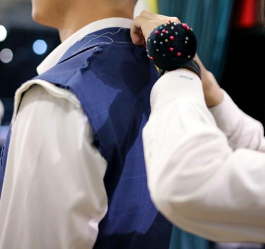 大品牌商务西装定制，定制西装竟然比成衣西装还便宜