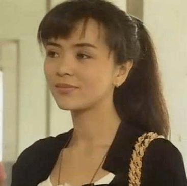 周润发现在的真实现状，晨跑时热情地给考生加油