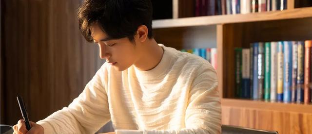 肖战新剧待播回顾，首日夺下热度榜第一