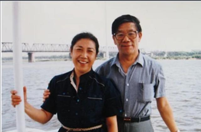 英达与梁欢关系如何，其貌不扬的梁欢