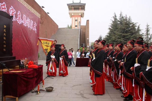 清明节的风俗是什么，清明节怎么过都有什么习俗（清明节有哪些习俗）