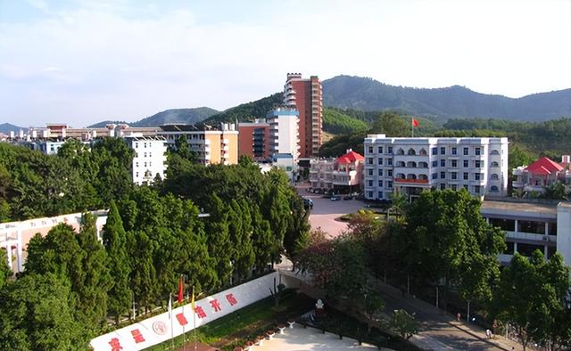 广东二本大学排名，广东最好的五所二本大学排名（广东高校“20强”排名出炉）