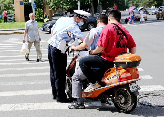 摩托车载人规定，电动自行车电轻摩（电动自行车载人新规定）