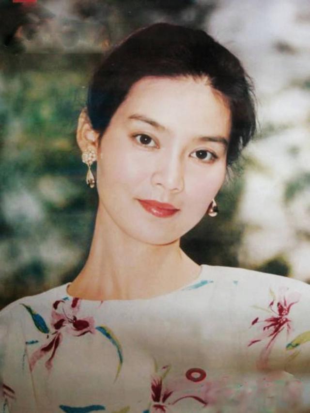 没有整过容的女明星，90年没整过容的女明星（“不老女神”现原形）