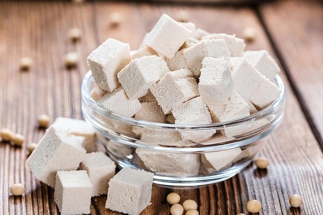 用白醋在家自制豆腐做法，一碗黄豆一勺米醋