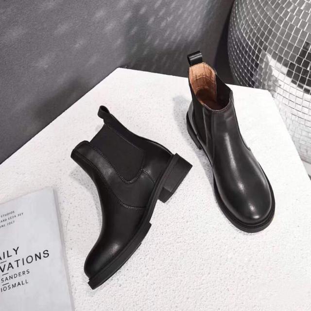 女人必有的几款鞋子，每个时尚女性必备的五大款式