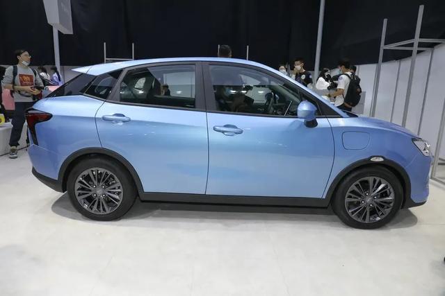 哪吒新能源汽车，哪吒v新能源汽车官网