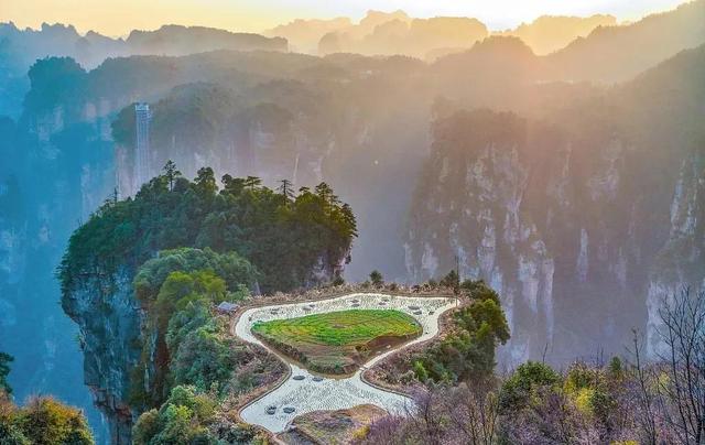 张家界什么地貌，什么是张家界地貌（张家界的特色地貌是）