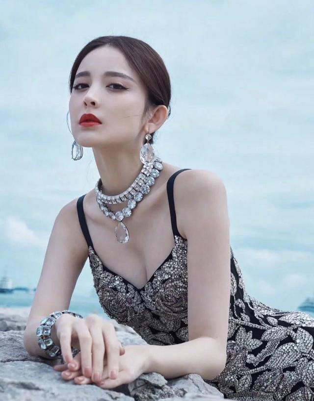 韩国红毯女明星有多敢穿，韩国红毯穿搭过于朴素