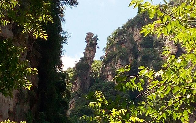 得天独厚的庐山风景，白云伴晚霞 街火点苍穹