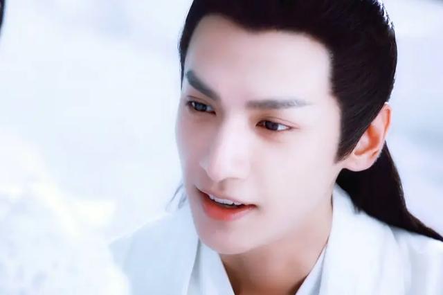 明星身高排行榜，30位当红男明星身高对比（男明星跟关晓彤同框暴露真实身高）