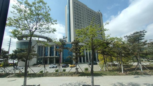 盘锦向海大道与商贸北街交叉路口，盘锦市向海大道