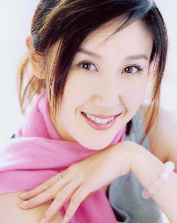 寇振海与妻子李婷，肤白貌美不输女星