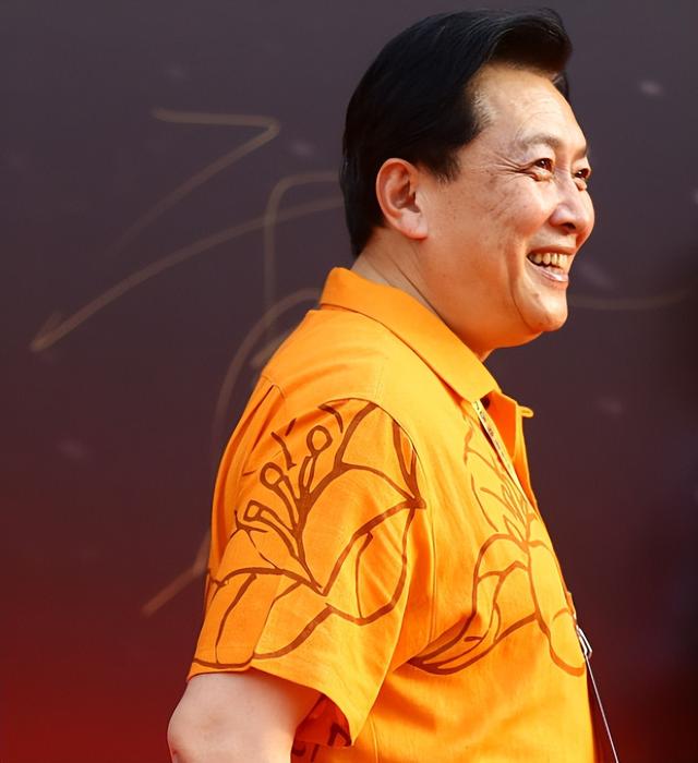 唐国强的妻子是谁，唐国强两段婚姻（唐国强前妻和现任是谁）