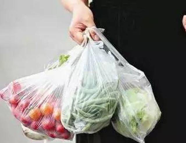 塑料袋危害到底有多大，这几种塑料袋千万别再囤着用了