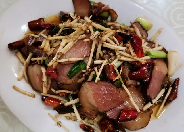 贵阳有什么好吃的，贵阳十大好吃的菜（入夏必去的美食之都）