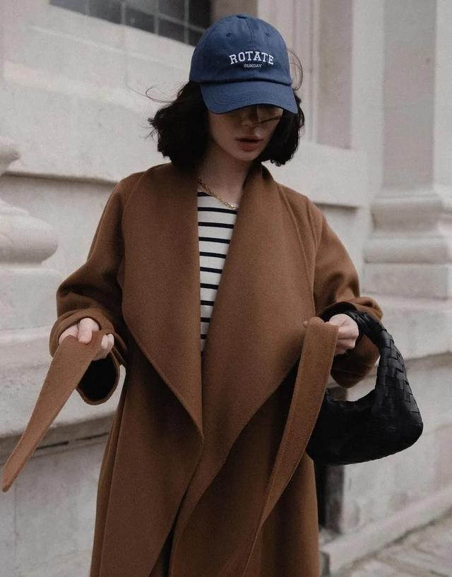 驼色大衣搭配图片，让你从20岁优雅到60岁的驼色大衣（驼色大衣怎么穿搭有气场）