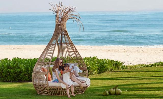 高端户外家具领导者亚帝携手芒果V主播，家具直播品牌介绍及产品讲解