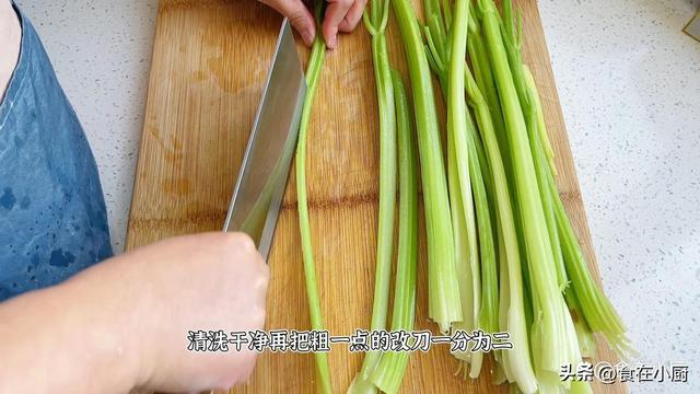 芹菜怎么炒好吃，芹菜怎么炒又脆又入味（饭店炒的芹菜为啥那么好吃）