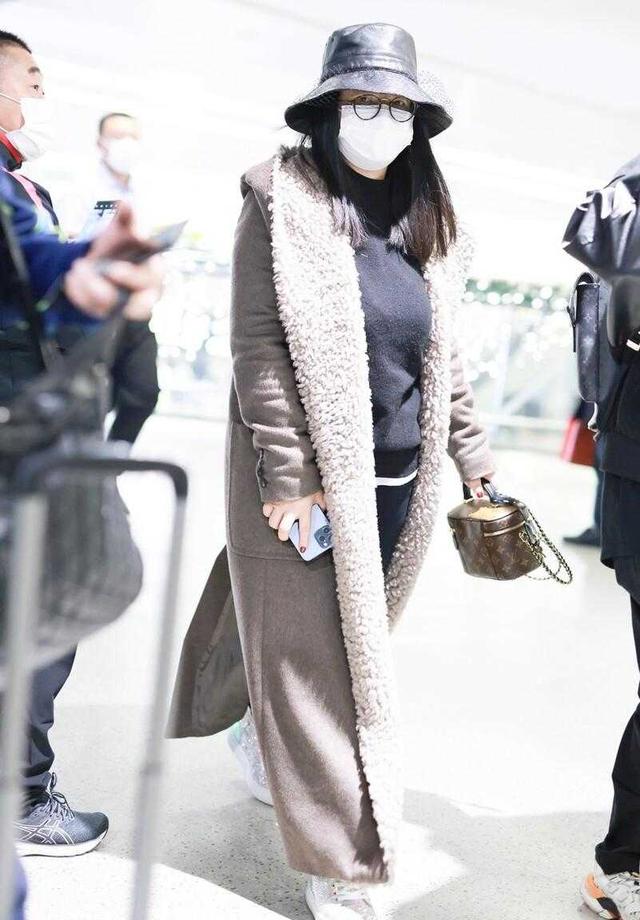 李湘服装搭配，李湘身材微胖却挺懂搭配
