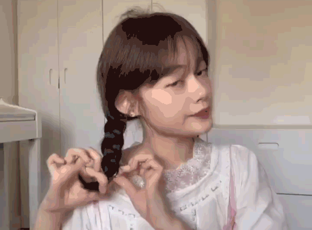 没有刘海的发型，不想要刘海的显脸小发型（四十岁的女人适合什么发型）