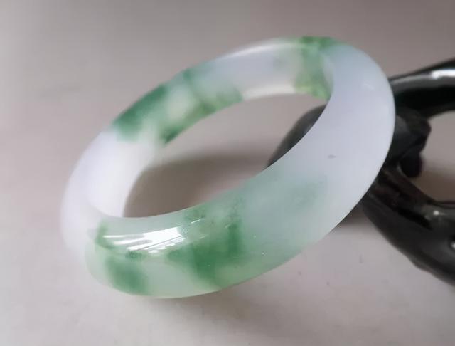 翠玉是翡翠吗，小心这几种带翠