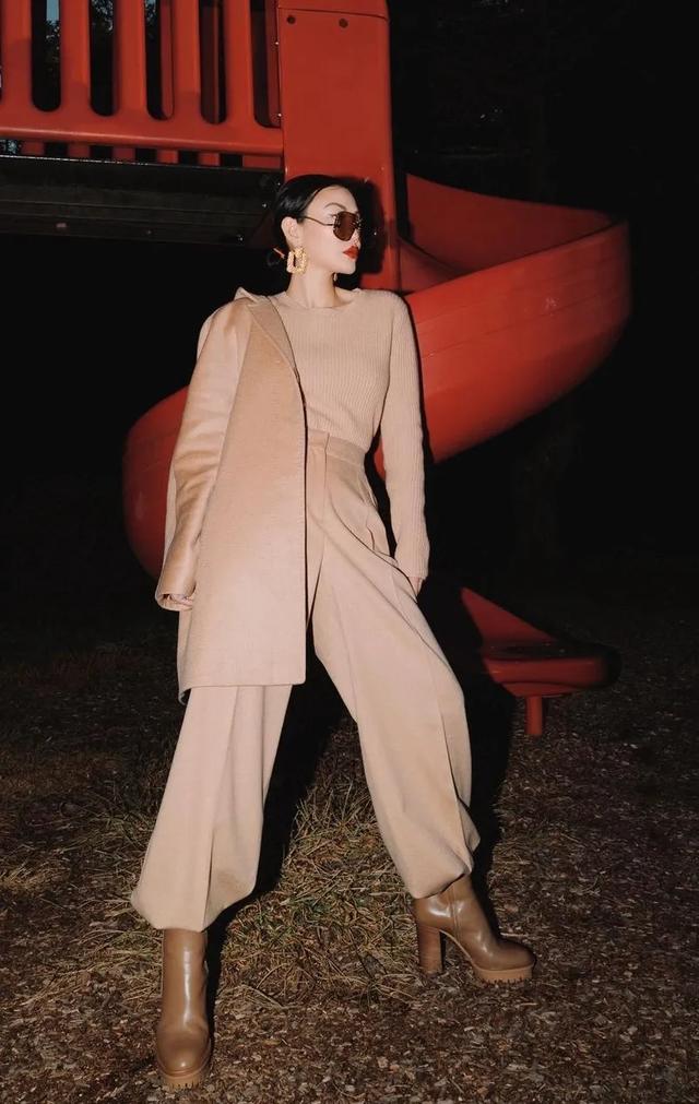 驼色大衣搭配图片，让你从20岁优雅到60岁的驼色大衣（驼色大衣怎么穿搭有气场）