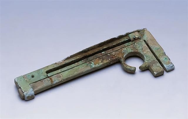 西汉的王莽简介，为什么都说西汉王莽是个穿越者