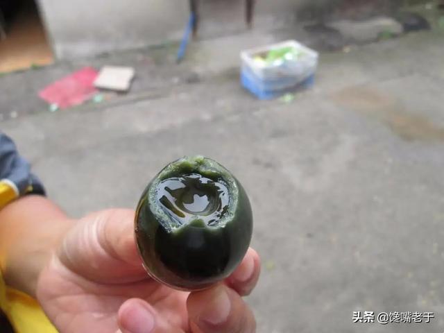 皮蛋能直接吃吗，刚买回家的皮蛋（买回来的皮蛋能直接吃吗）