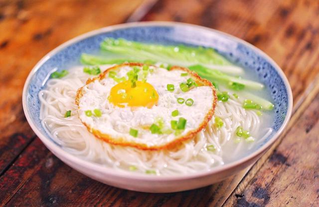 早餐吃什么比较好简单又有营养，早餐不知吃什么